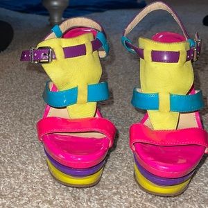 Colorful super comfortable Gianni Bini heels